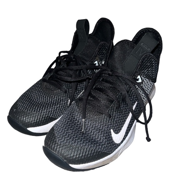 Nike LeBron James Basketball Shoes Size 7 - Picture 1 of 8